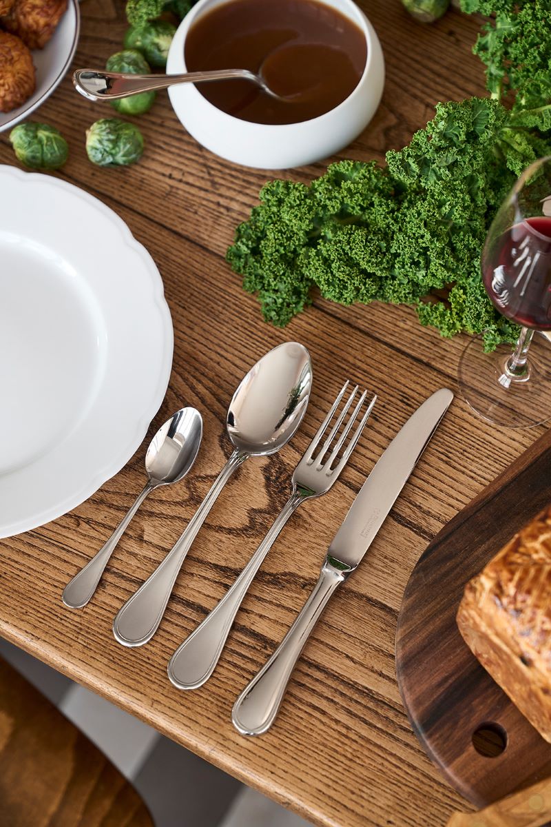 VERLAINE MIRROR FINISH Cutlery set for 24 place settings solid handle serrated