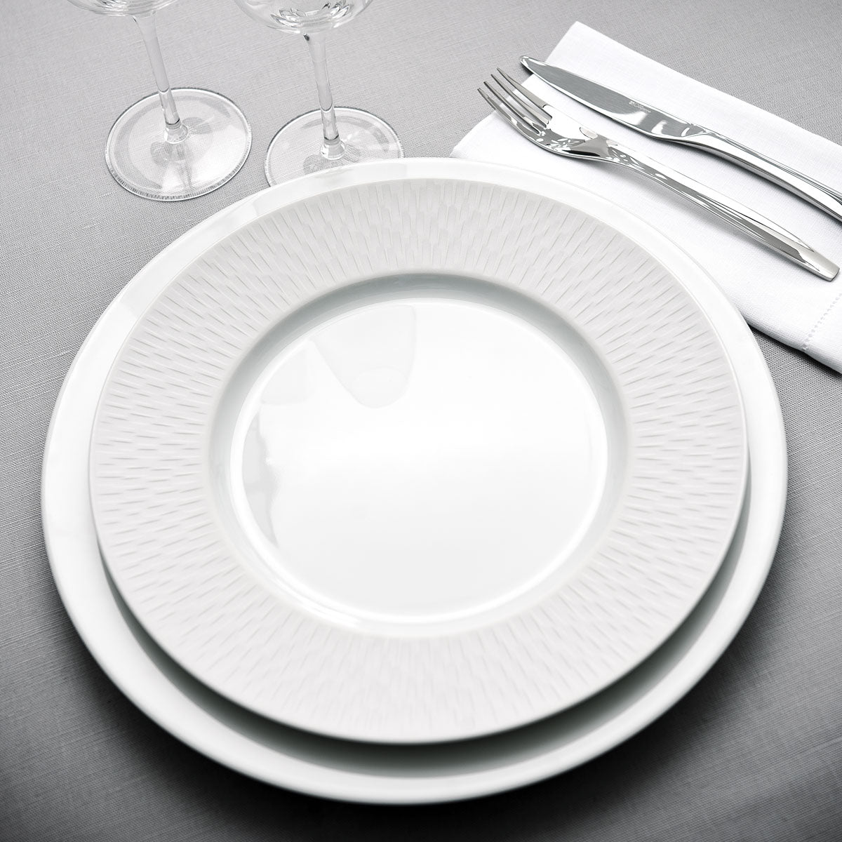 BOREAL SATIN BLANC Assiette de présentation 33 cm