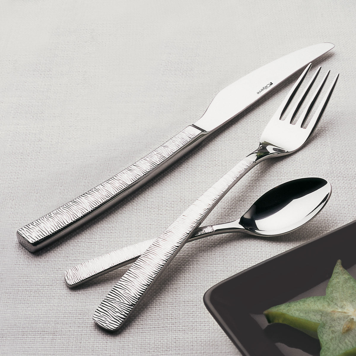 ASTREE CISELE MIRROR FINISH Table knife, 1 pc solid handle, serrated