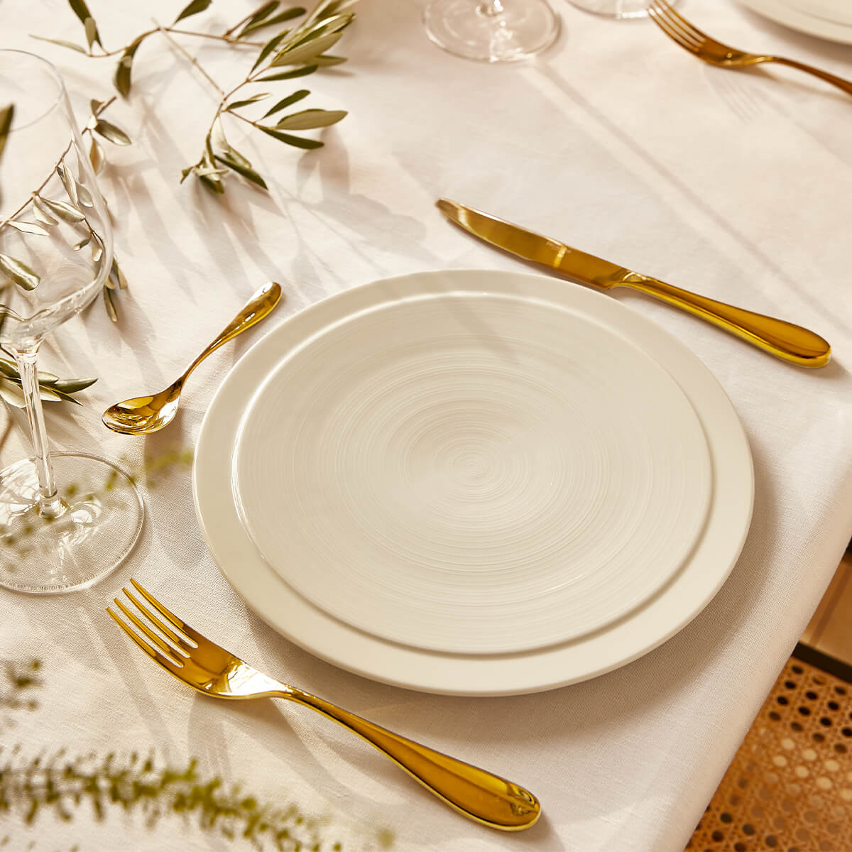 ONDE GOLD Coffret 24 couverts monobloc lame scie droit