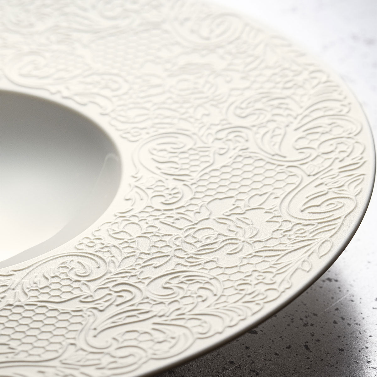 COLLECTION L COUTURE IVORY Presentation plate 32 cm